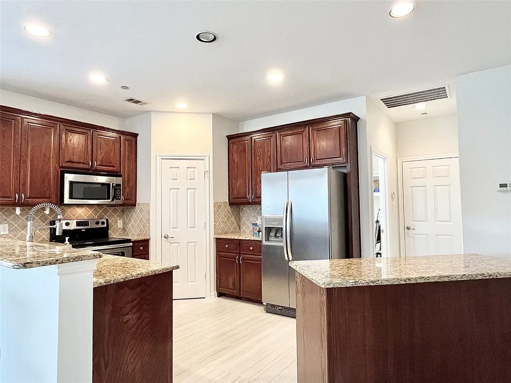 2204 Paige Court Carrollton TX 75006