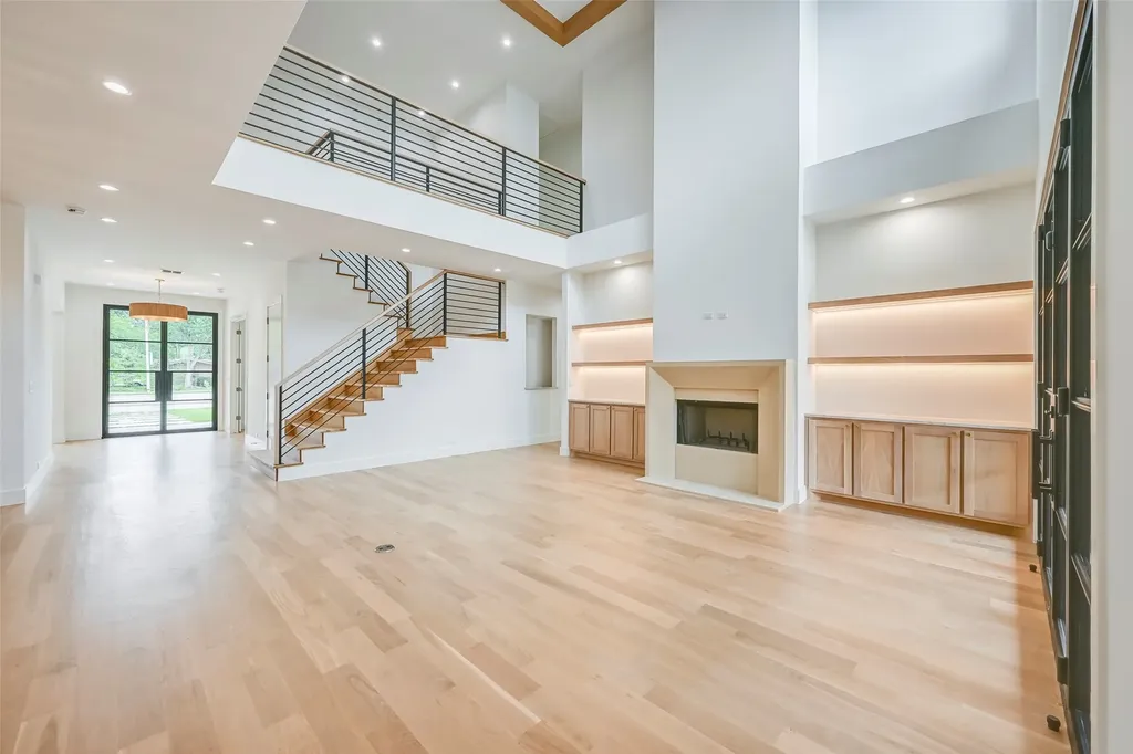 3304 Royal Lane Dallas TX 75229