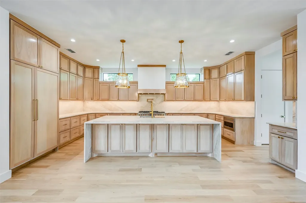 3304 Royal Lane Dallas TX 75229