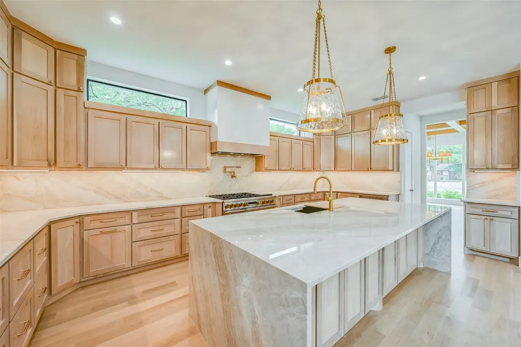 3304 Royal Lane Dallas TX 75229