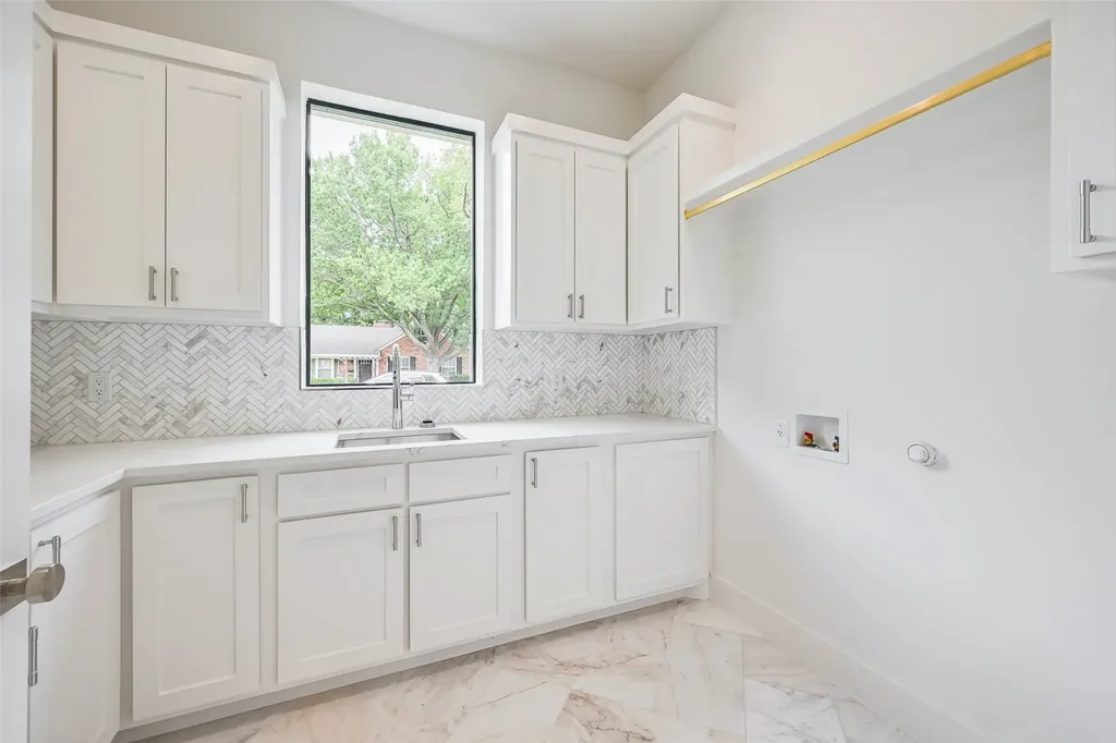 3304 Royal Lane Dallas TX 75229