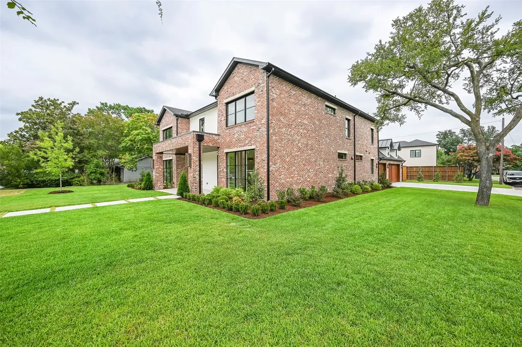 3304 Royal Lane Dallas TX 75229