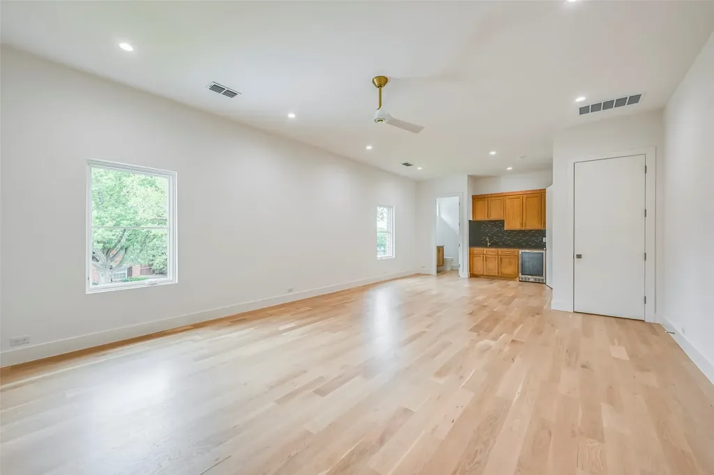 3304 Royal Lane Dallas TX 75229