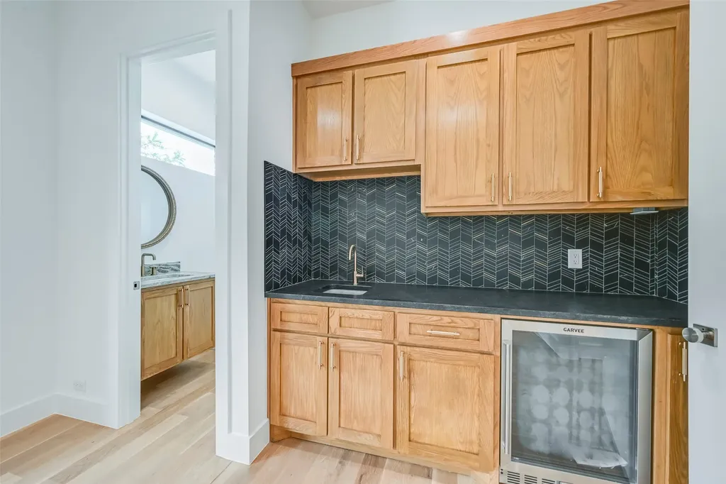 3304 Royal Lane Dallas TX 75229