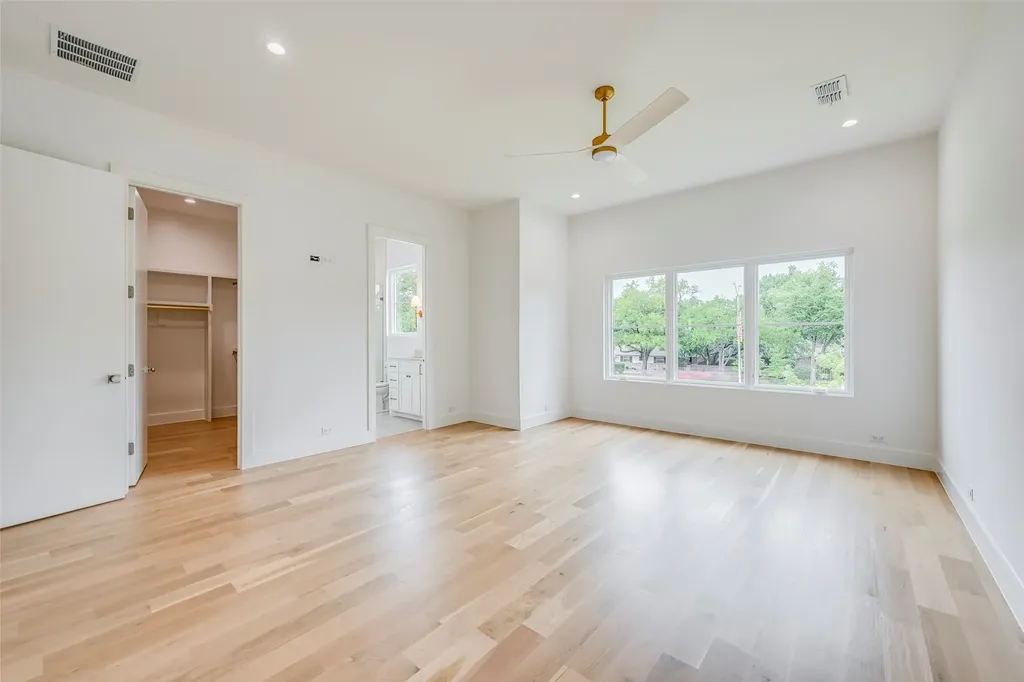 3304 Royal Lane Dallas TX 75229
