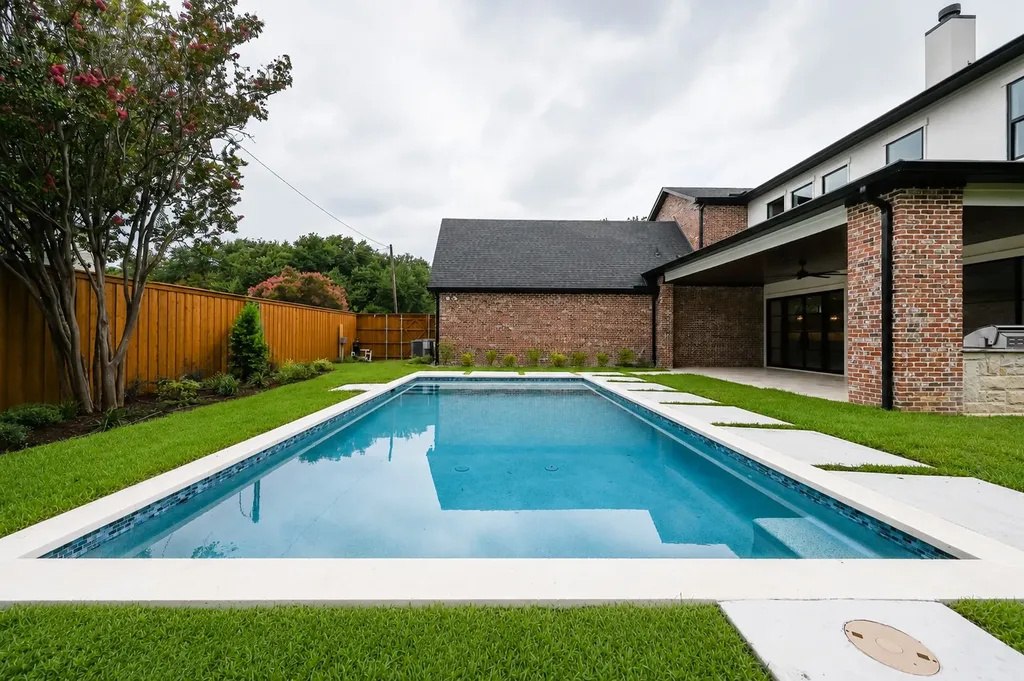 3304 Royal Lane Dallas TX 75229