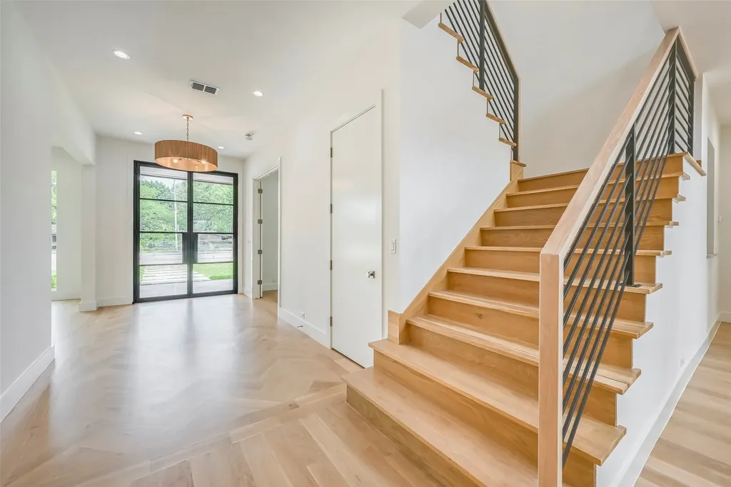 3304 Royal Lane Dallas TX 75229