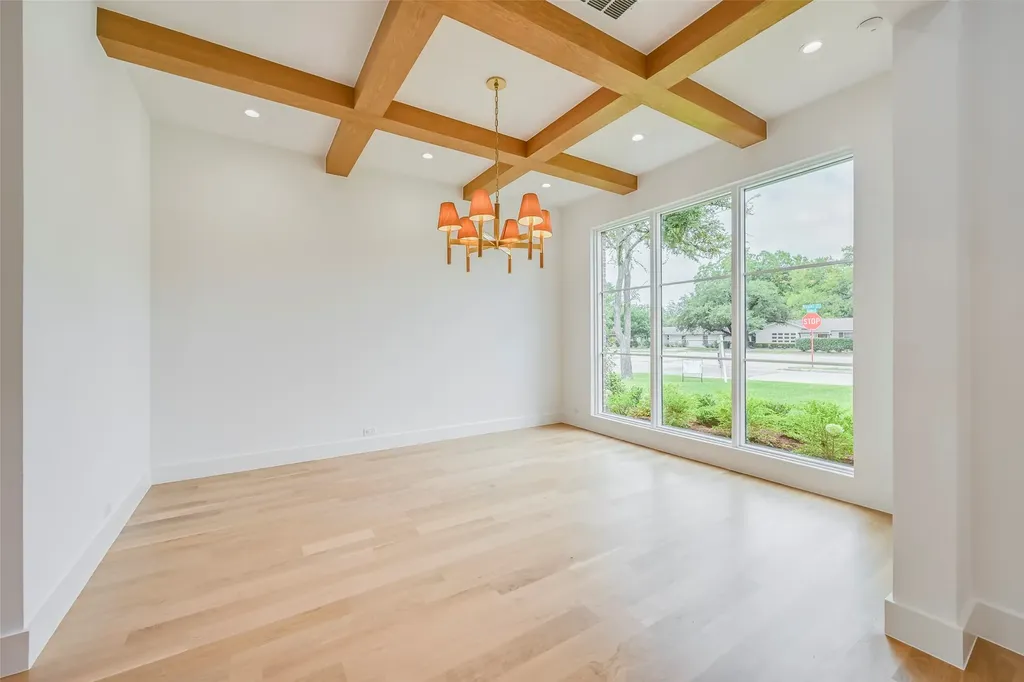3304 Royal Lane Dallas TX 75229