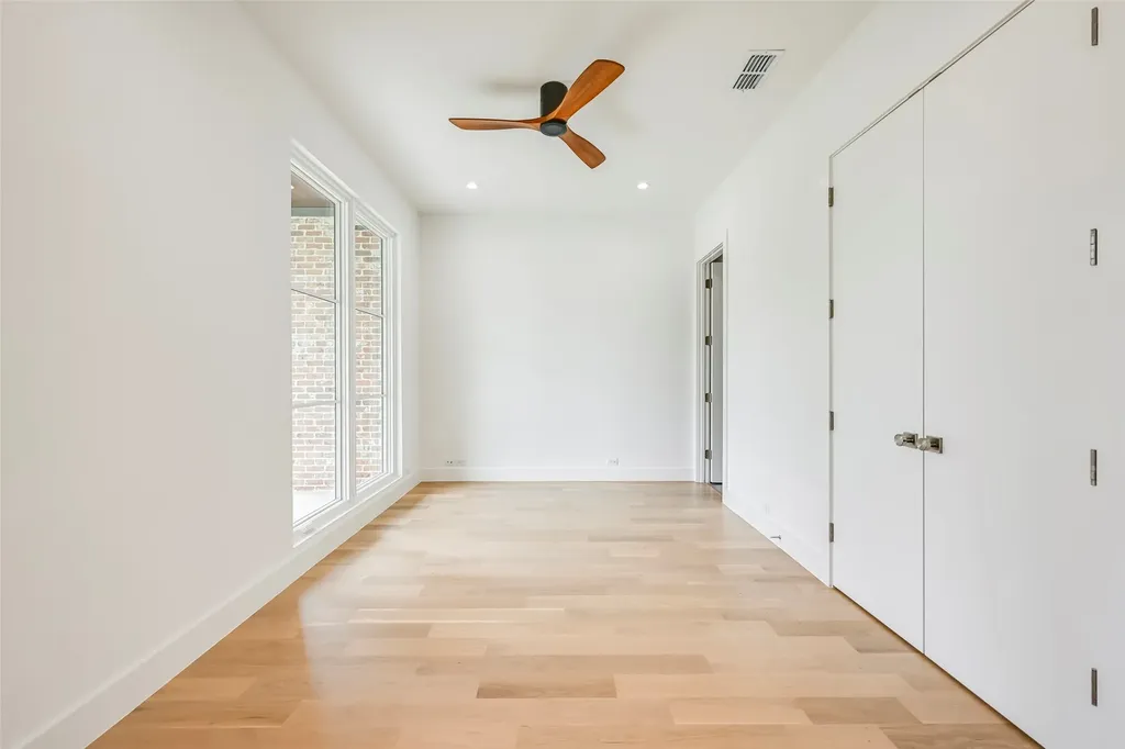 3304 Royal Lane Dallas TX 75229