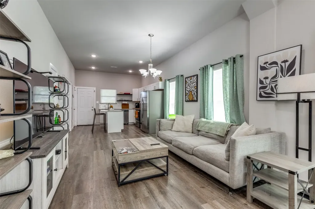 1425 Evans Avenue Fort Worth TX 76104