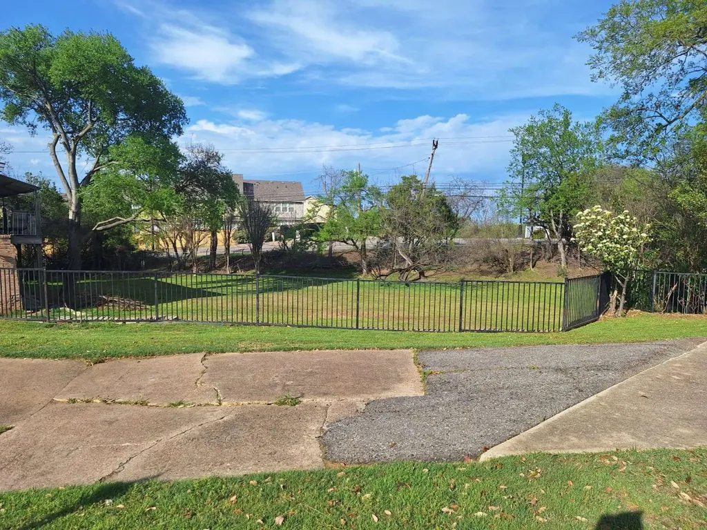 2415 Skyline Drive Irving TX 75038