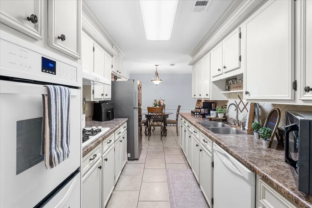 800 Oxford Corsicana TX 75110