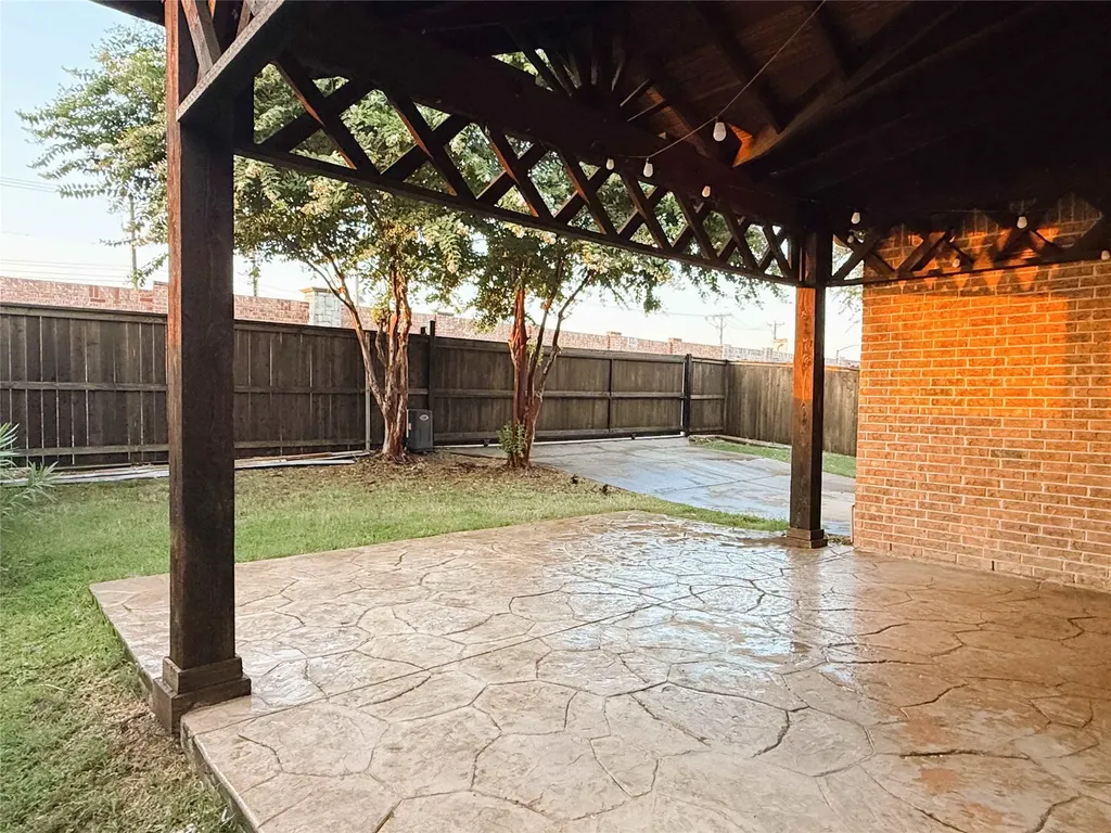 2215 Longview Road Irving TX 75063
