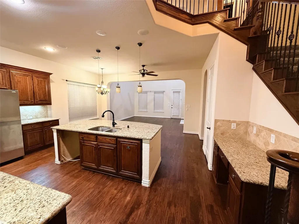 2215 Longview Road Irving TX 75063