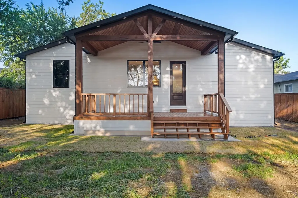 707 Hilltop Drive Irving TX 75060