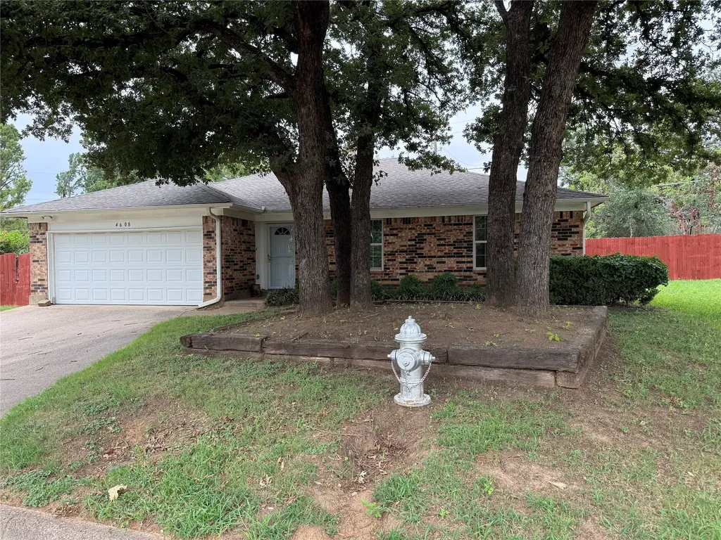 4608 Elm Tree Court Arlington TX 76017