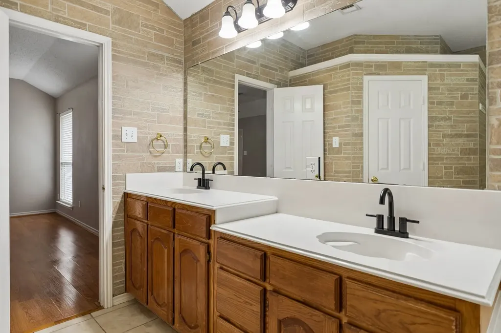 300 Thomas Drive Murphy TX 75094