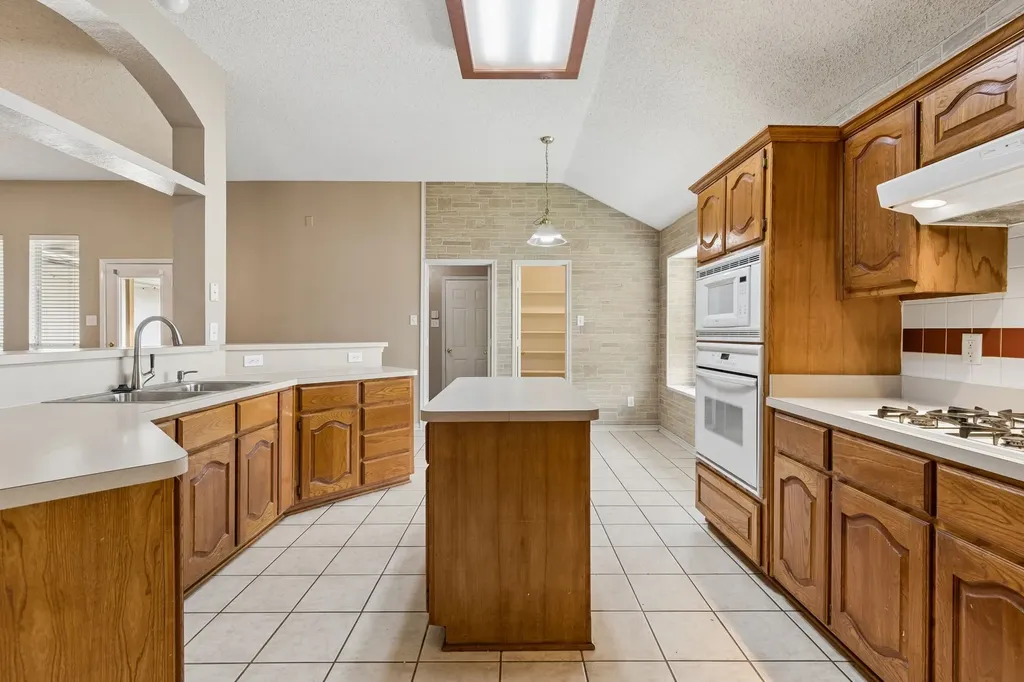 300 Thomas Drive Murphy TX 75094