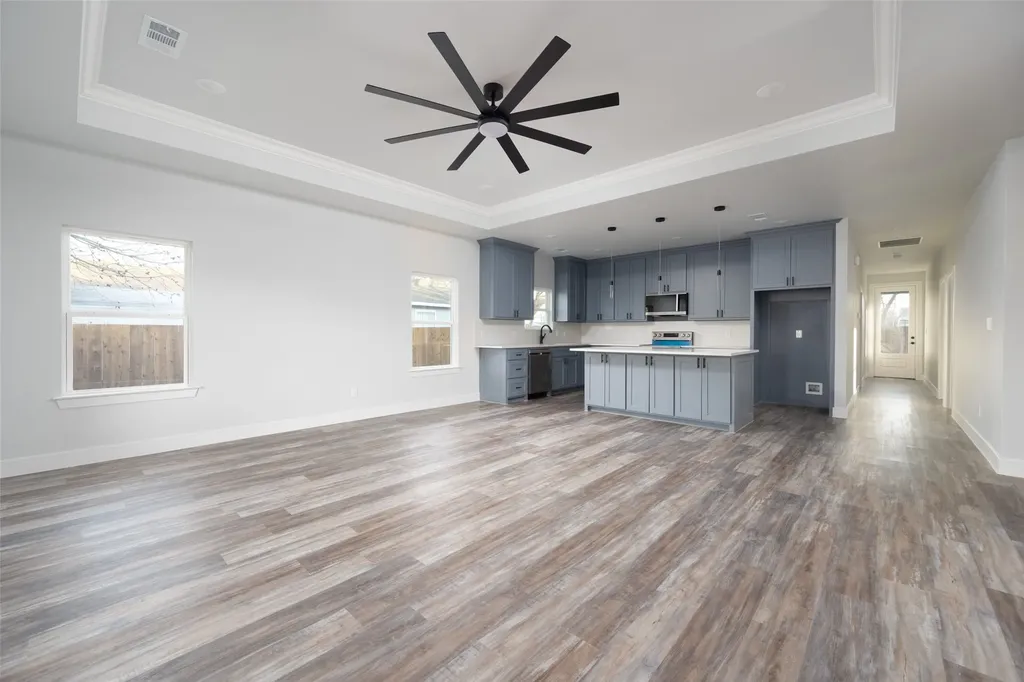 411 W Elm Street Whitewright TX 75491