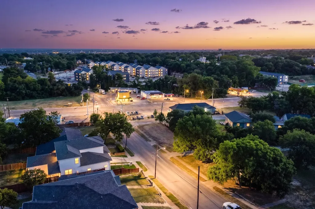 1735 E Waco Dallas TX 75216