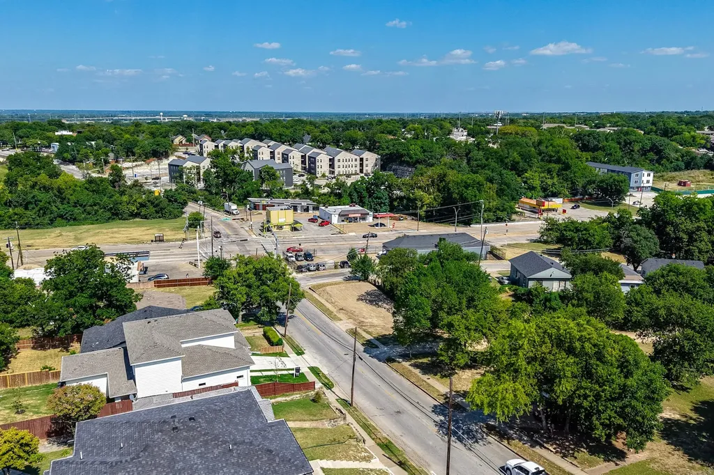 1735 E Waco Dallas TX 75216