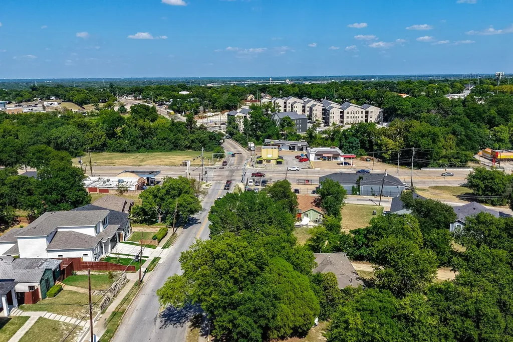 1735 E Waco Dallas TX 75216