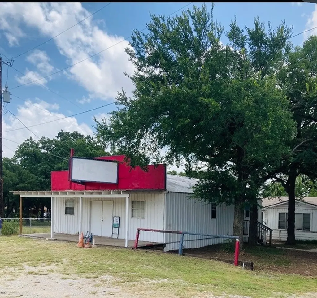 1833 W Highway 199 Sanctuary TX 76082