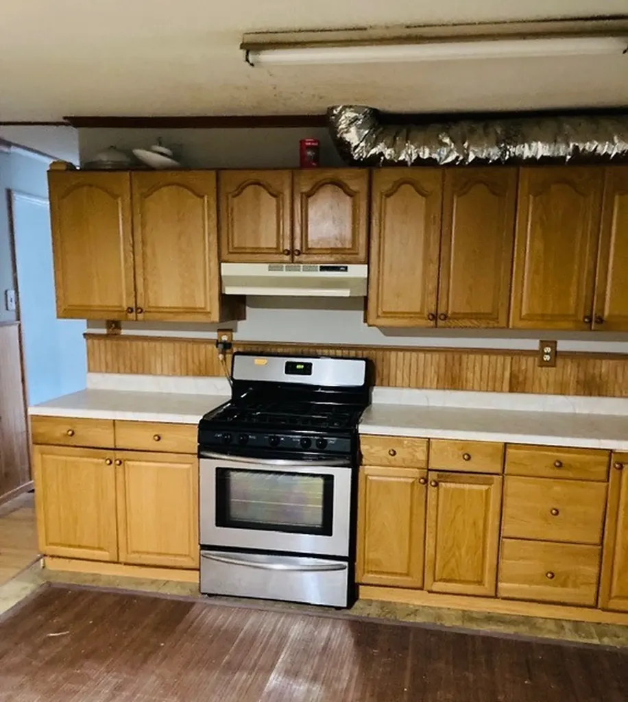 1833 W Highway 199 Sanctuary TX 76082