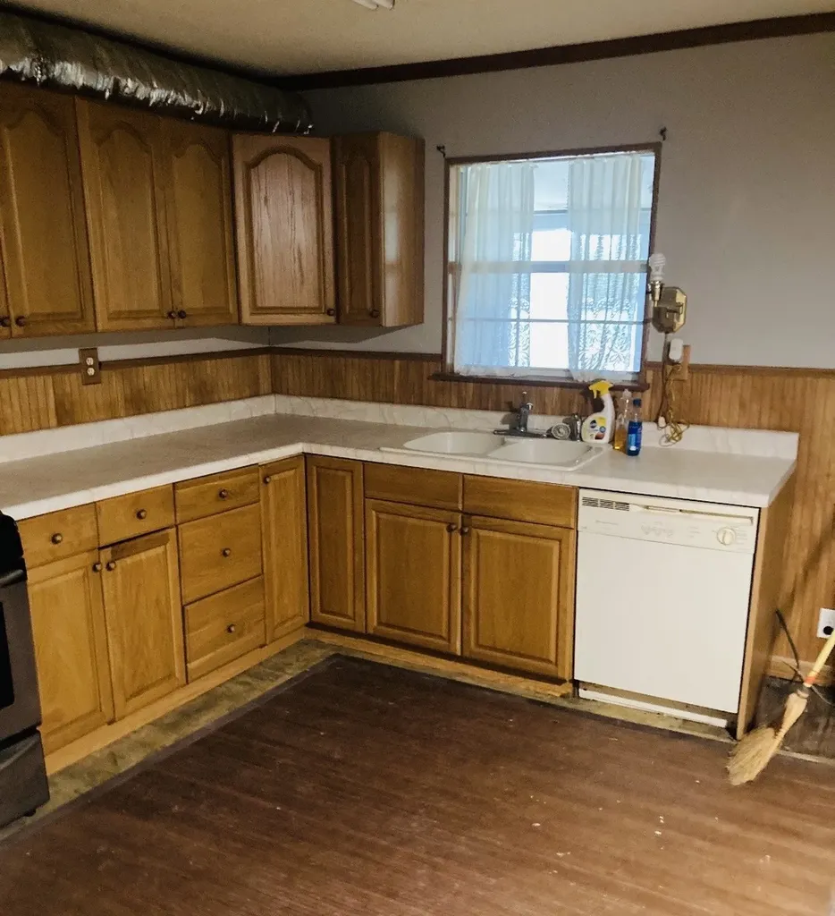 1833 W Highway 199 Sanctuary TX 76082