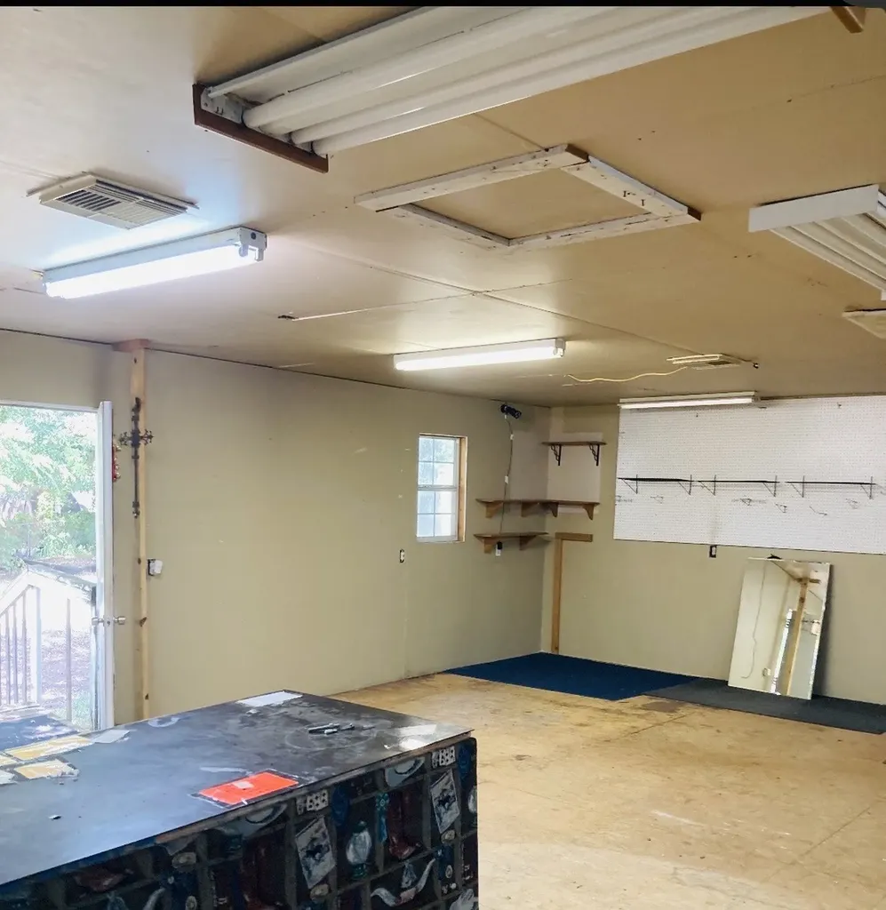1833 W Highway 199 Sanctuary TX 76082