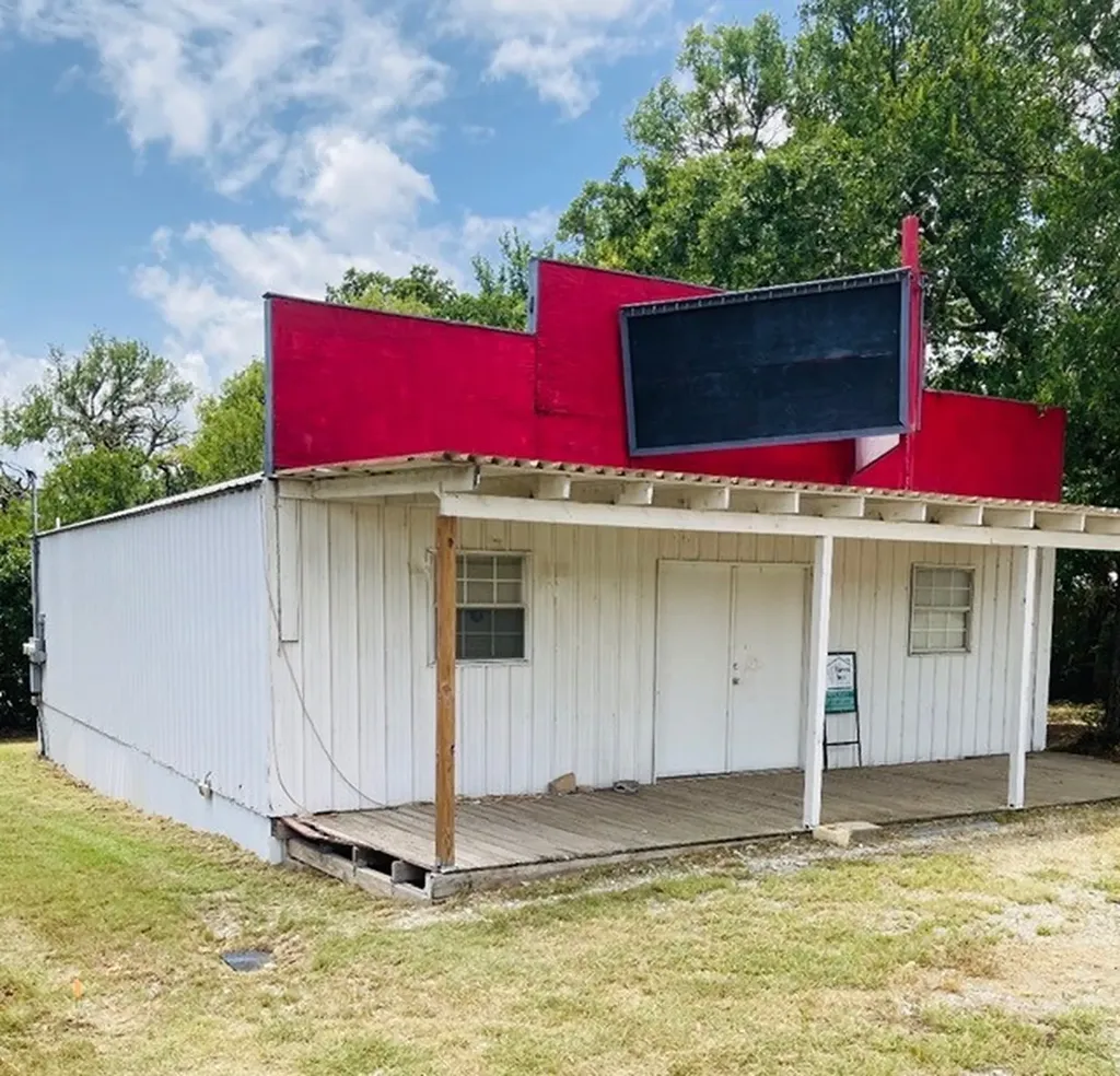 1833 W Highway 199 Sanctuary TX 76082