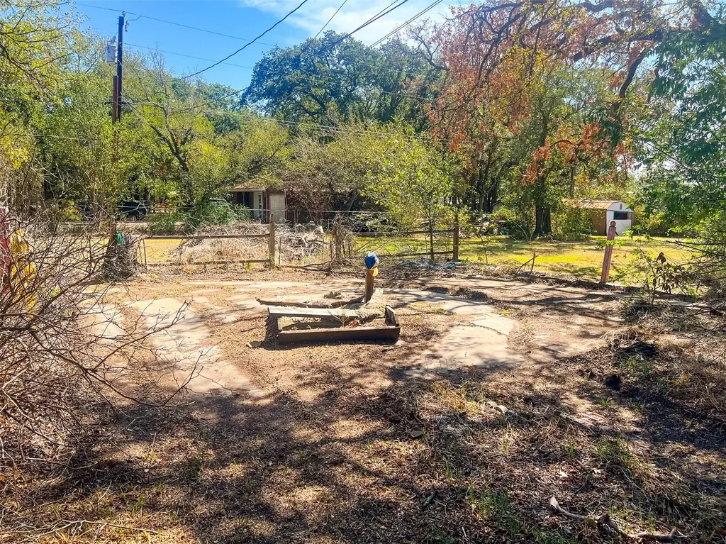 1833 W Highway 199 Sanctuary TX 76082