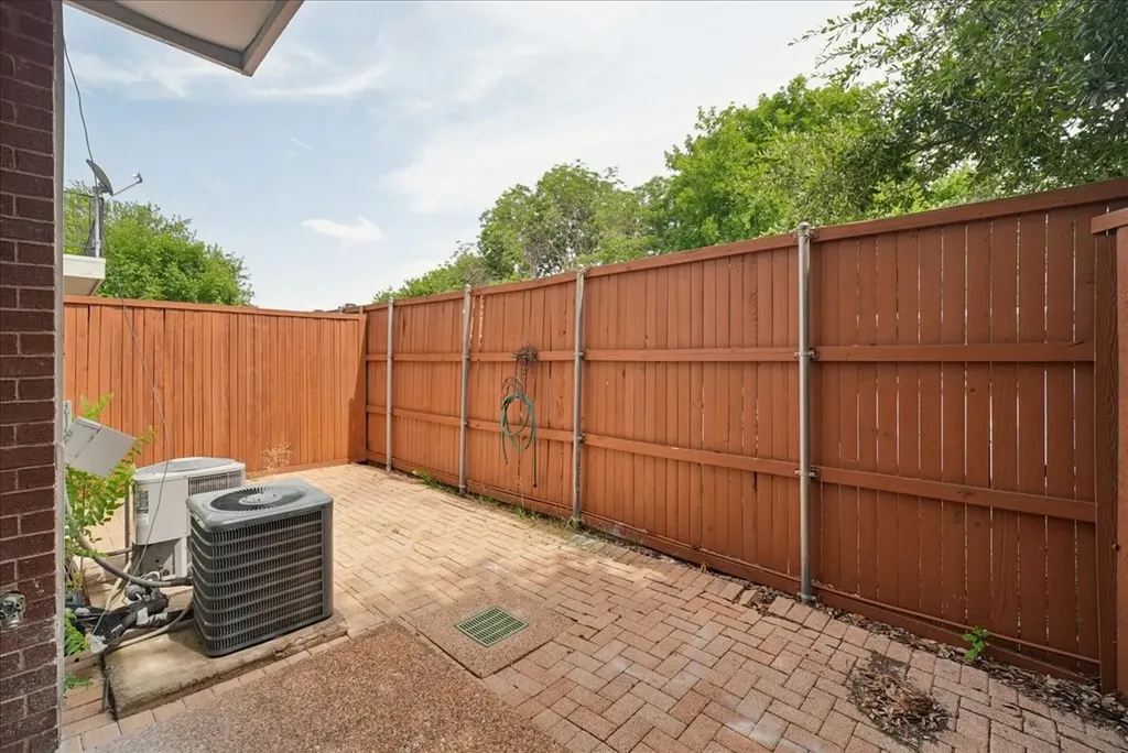 5100 Verde Valley Lane Dallas TX 75254