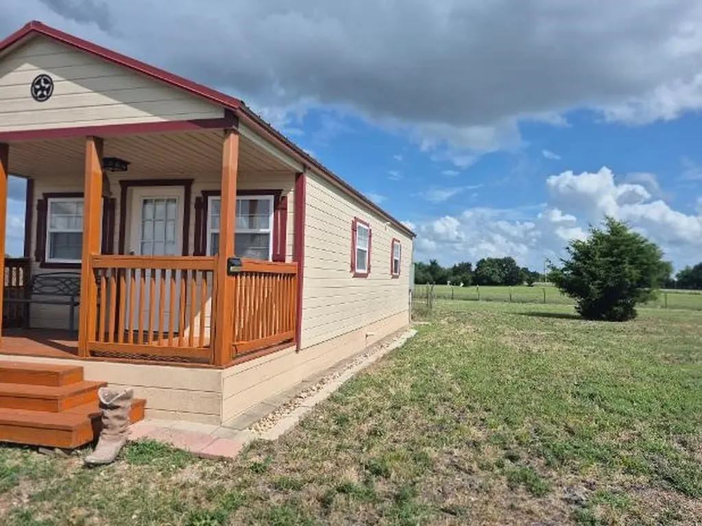 9561 Tx-50 Highway Ladonia TX 75449