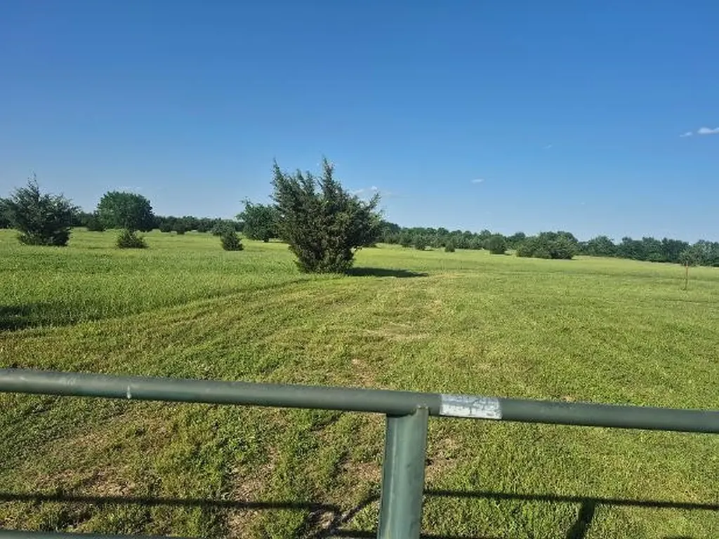 9561 Tx-50 Highway Ladonia TX 75449