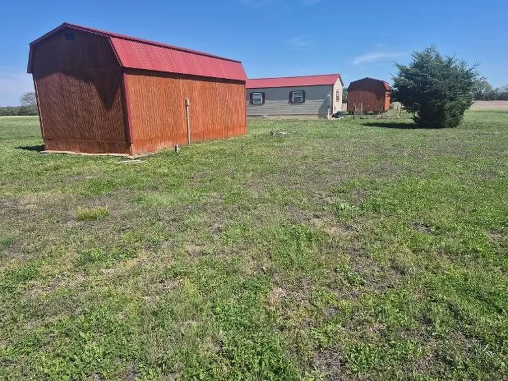 9561 Tx-50 Highway Ladonia TX 75449