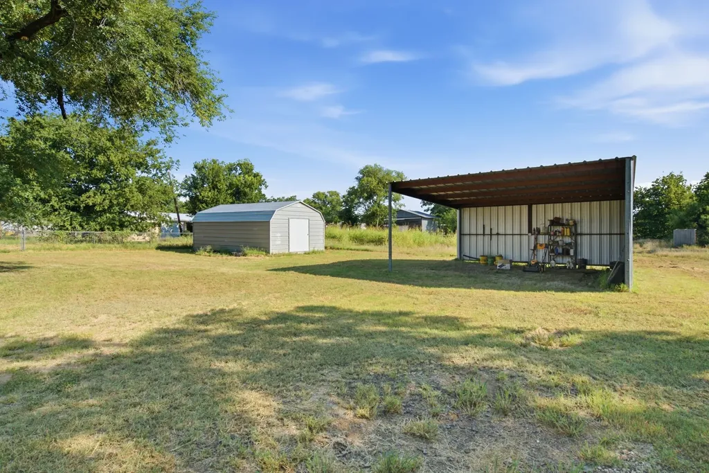 917 E Ross Avenue De Leon TX 76444