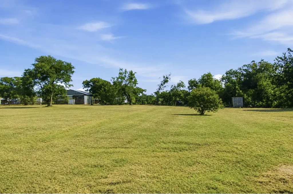917 E Ross Avenue De Leon TX 76444