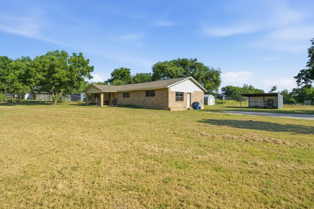 917 E Ross Avenue De Leon TX 76444
