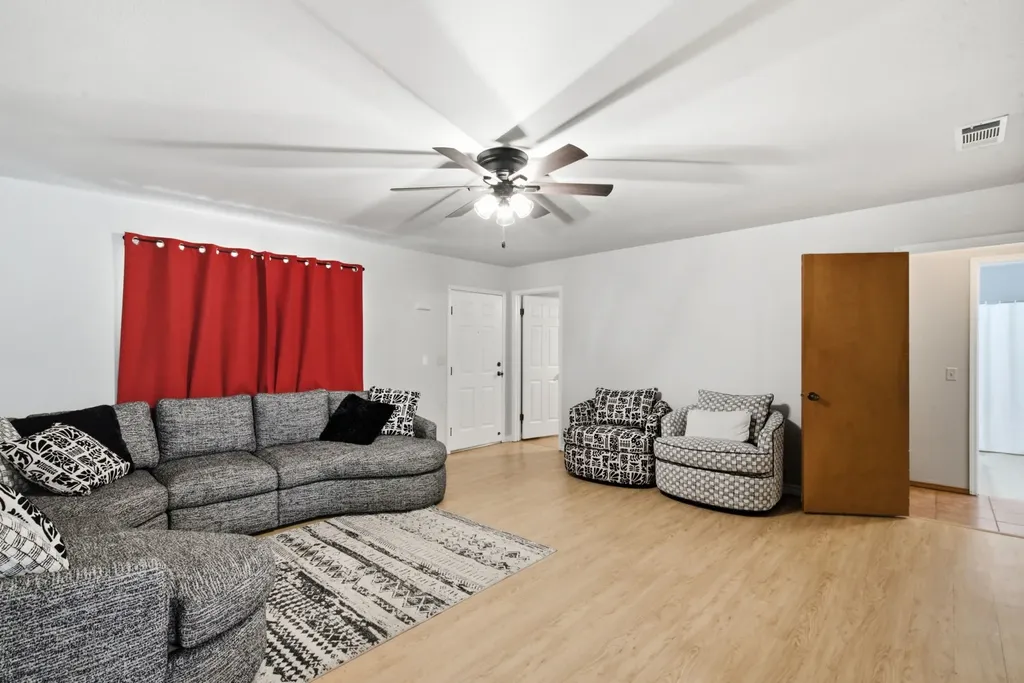 917 E Ross Avenue De Leon TX 76444
