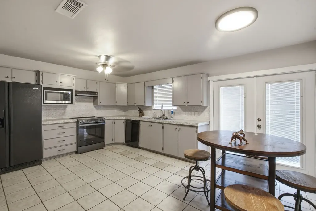 917 E Ross Avenue De Leon TX 76444