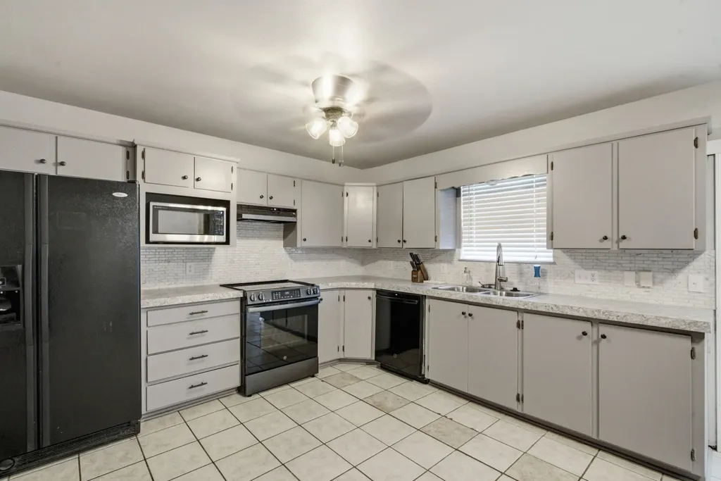 917 E Ross Avenue De Leon TX 76444