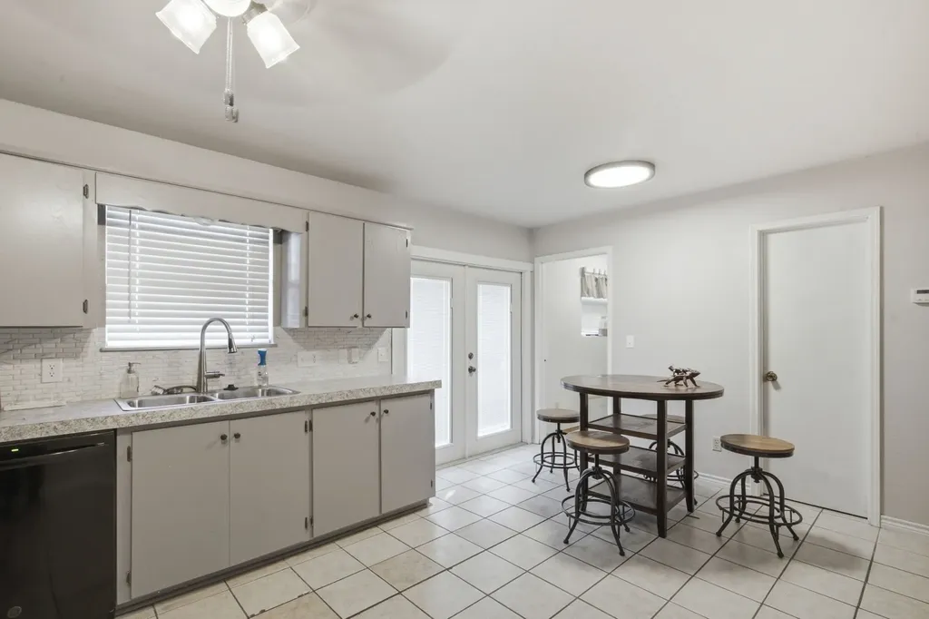 917 E Ross Avenue De Leon TX 76444