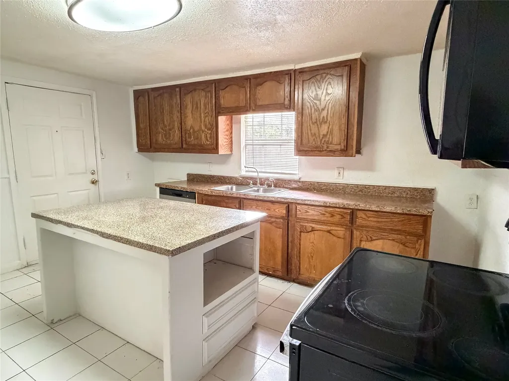 936 E Cantey Street Fort Worth TX 76104