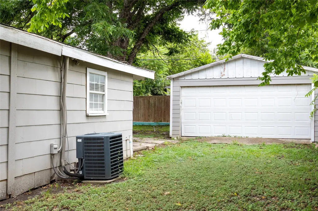 936 E Cantey Street Fort Worth TX 76104