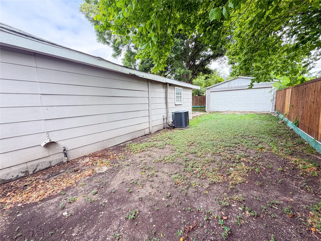 936 E Cantey Street Fort Worth TX 76104