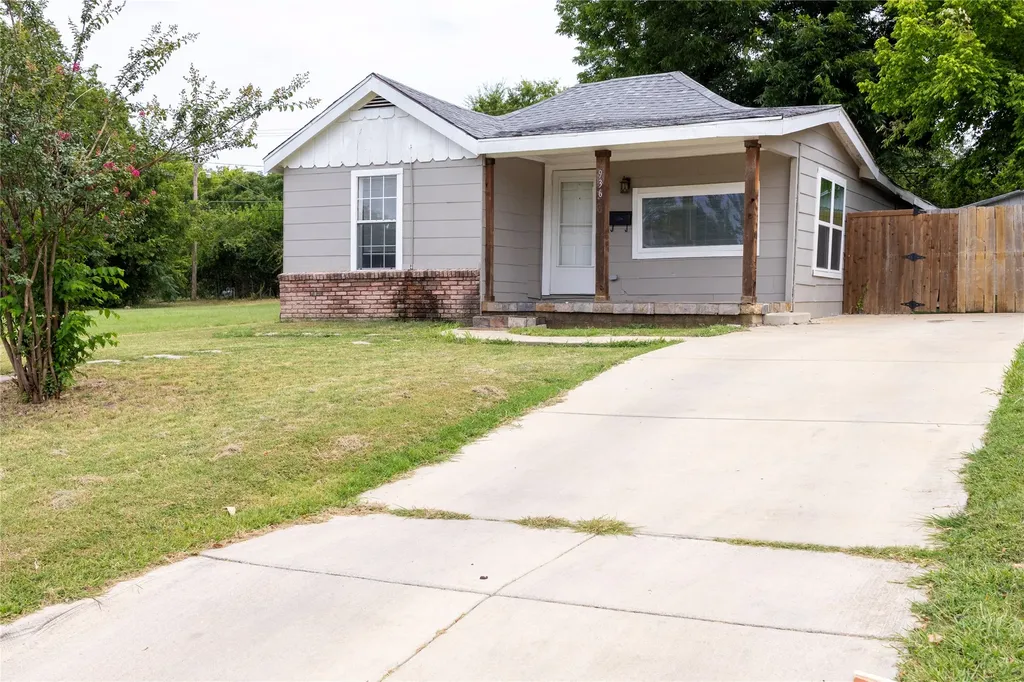 936 E Cantey Street Fort Worth TX 76104