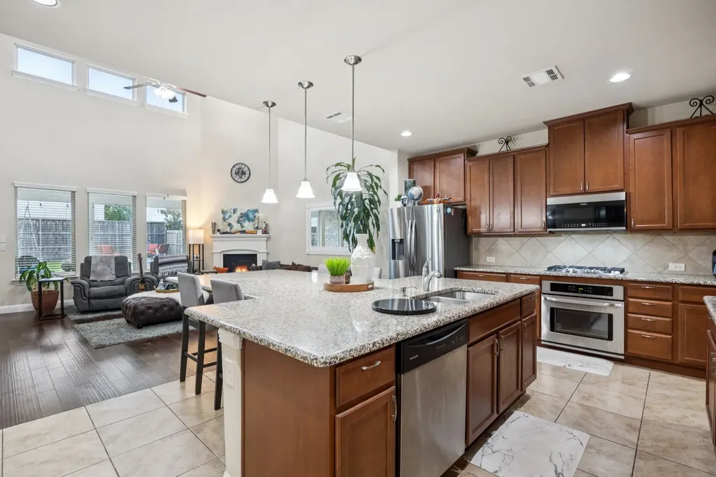 2221 Petunia Lane Rowlett TX 75089