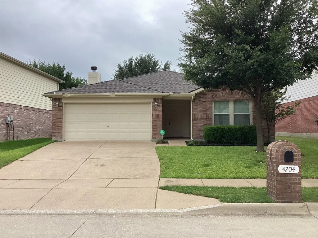 4204 Silverwood Trail Fort Worth TX 76244