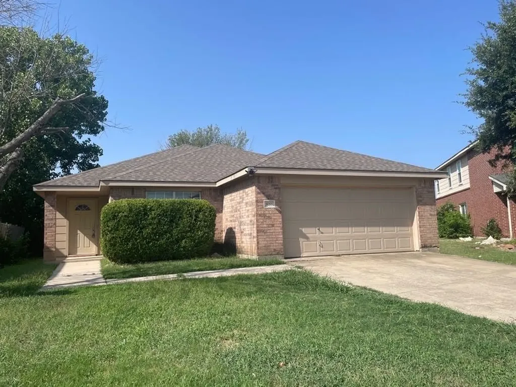 820 Eagle Drive Saginaw TX 76131